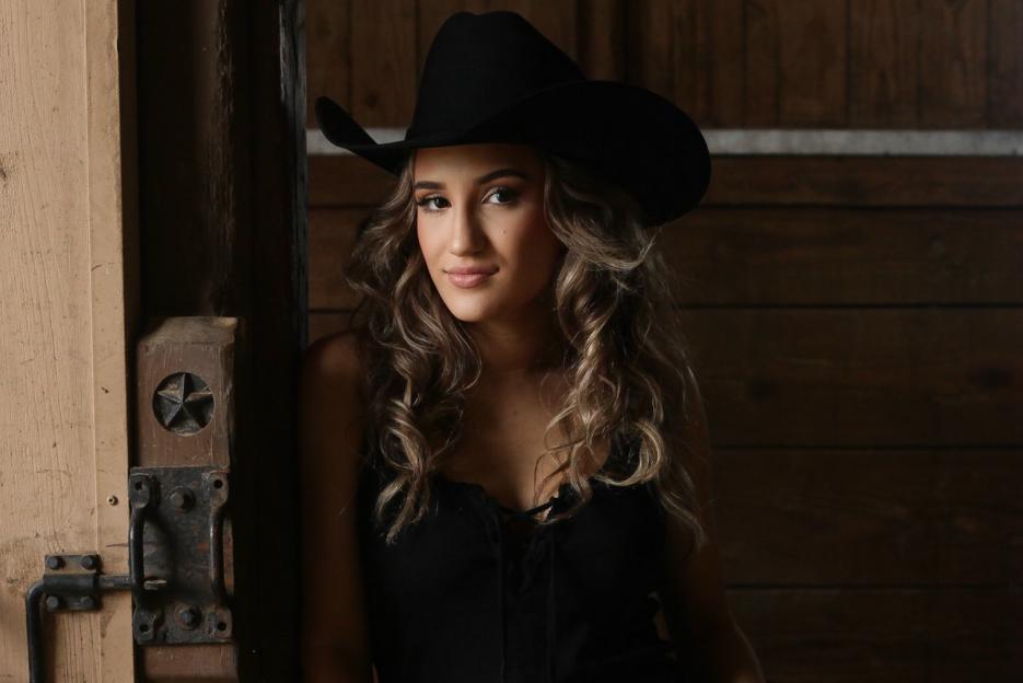 Read more about the article Savannah Rae’s new single “Typical Texas Girl” is OUT NOW!