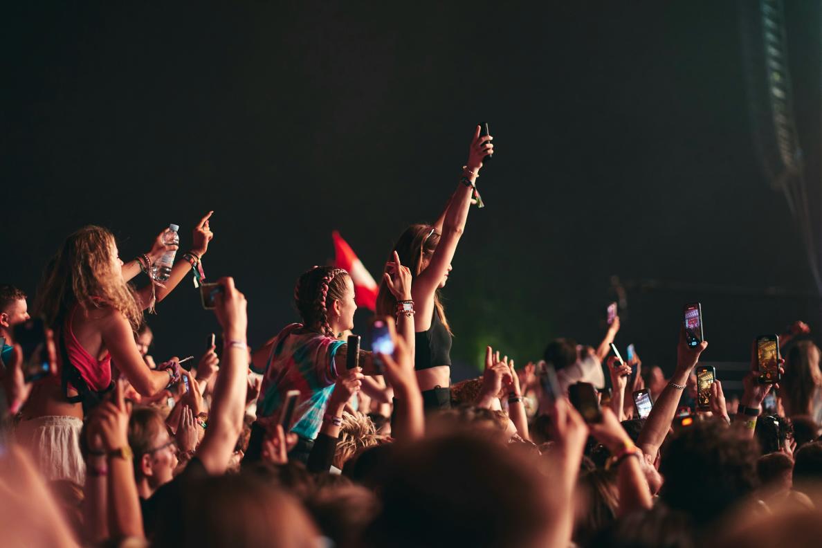 Using Fans Community. Popular Revolutionizing Fan Engagement: How Official Community is part of a new ...